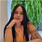 Soy una persona comprometida, altamente empática y siempre estoy puesta para el aprendizaje continuo.